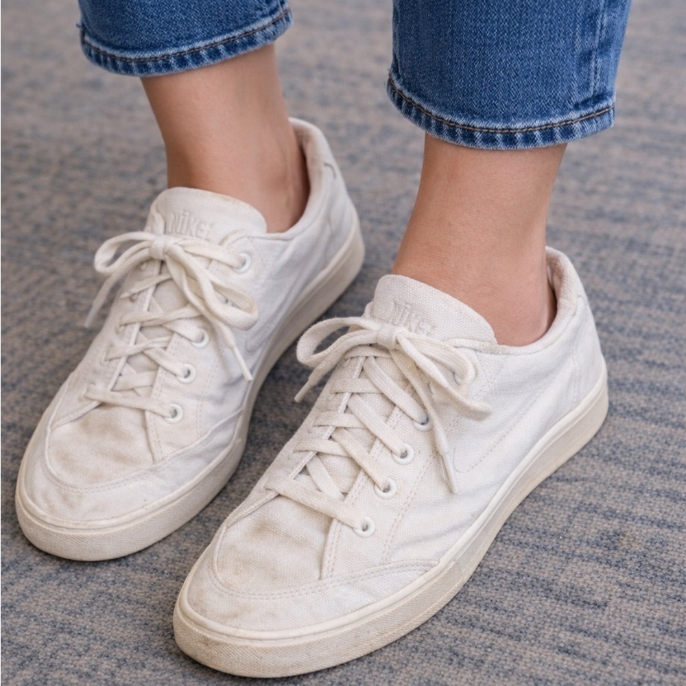 WOMEN’S CANVAS NIKE PLATFORM SHOES SIZE 11/ EURO 43